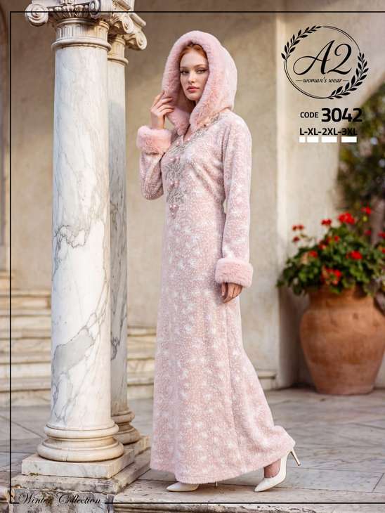 صورة عباية جوخ بكابشوه منقوشة